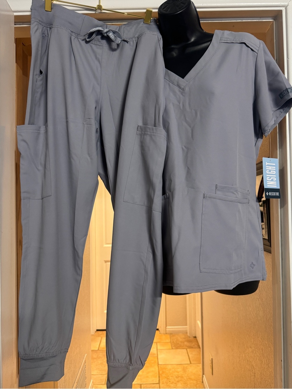 MedCouture Scrub Set NWT size Medium - Picture 10 of 10
